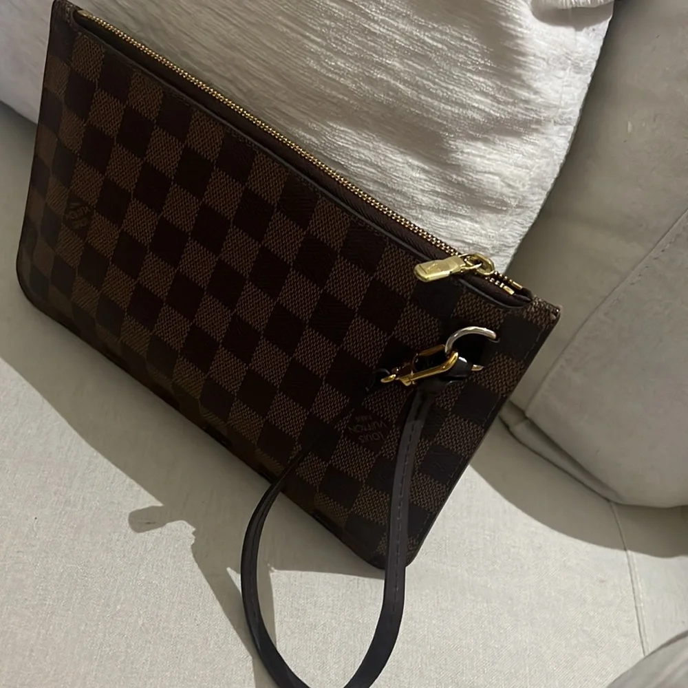 Louis Vuitton Neverfull Pochette - Picture 6 of 6